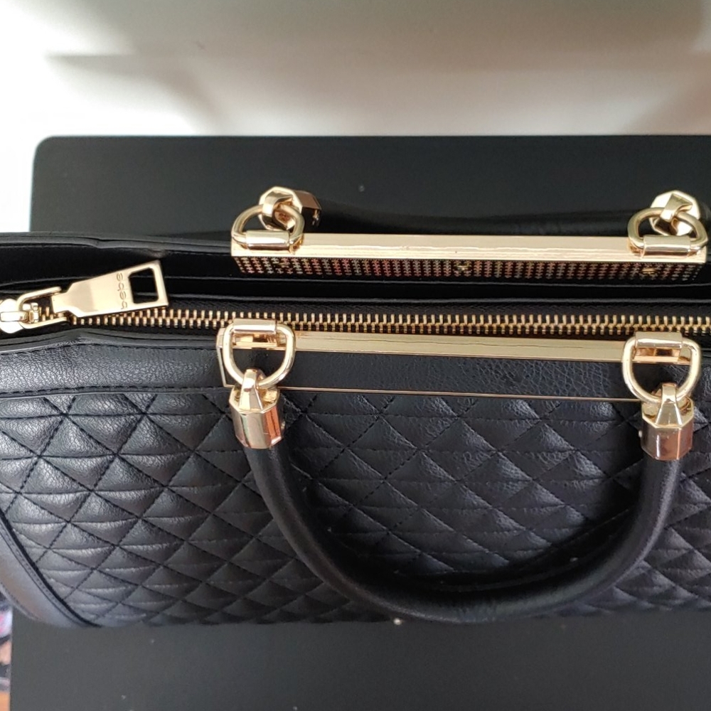 Handbag - Picture 2 of 3